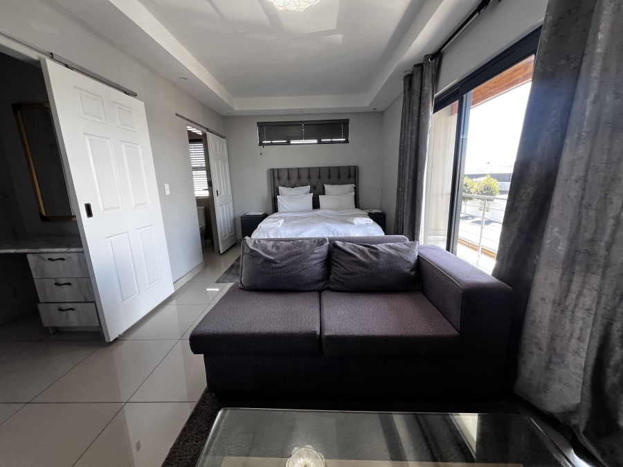 To Let 5 Bedroom Property for Rent in Parklands North Western Cape